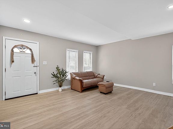 4th image of 320 New Jersey Ave