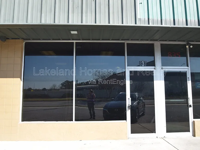 835 N Lake Parker Ave — Photo 2