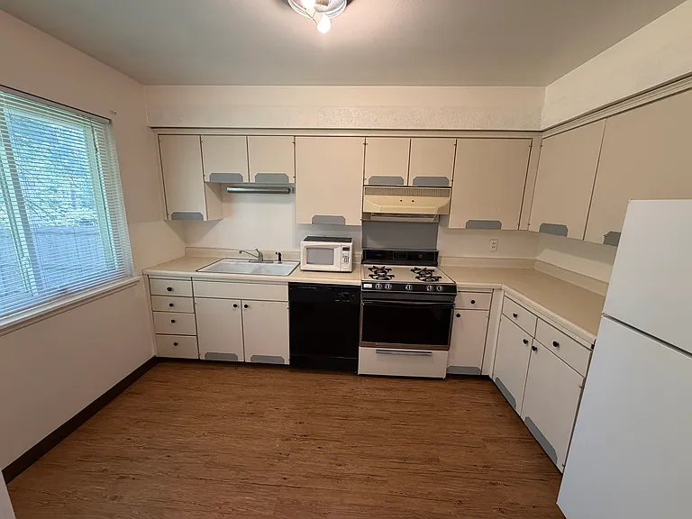 7909 Grandview St — Photo 15