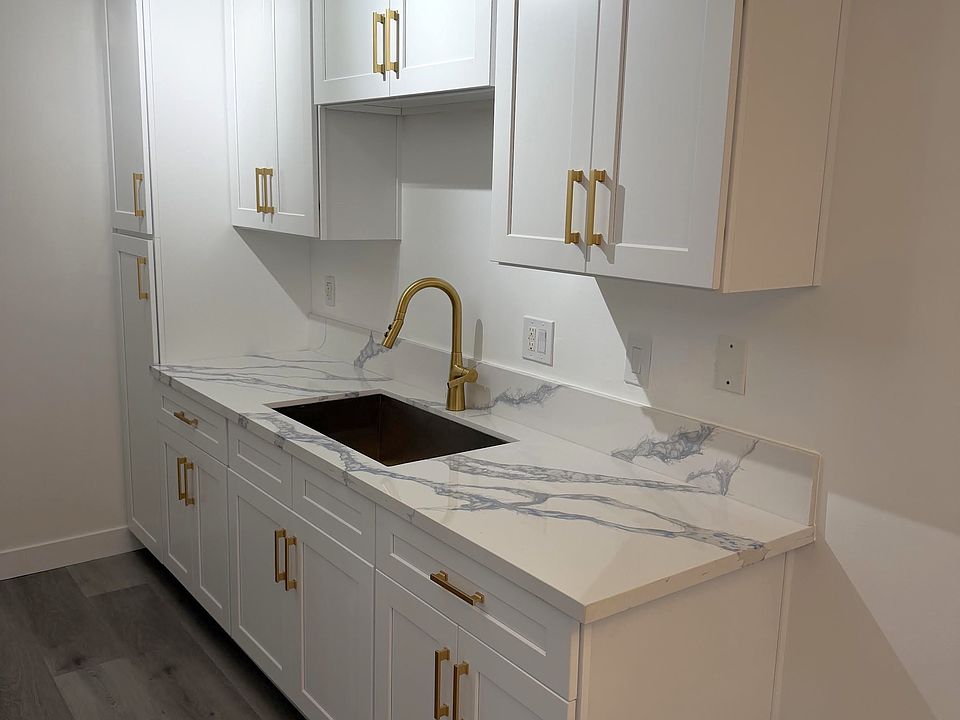 1st image of 432 Palm Dr #6