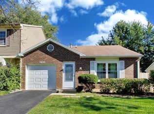 1433 Oxford St, Carol Stream, IL 60188
