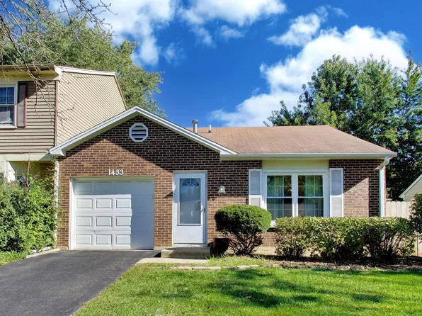 1433 Oxford St, Carol Stream, IL 60188