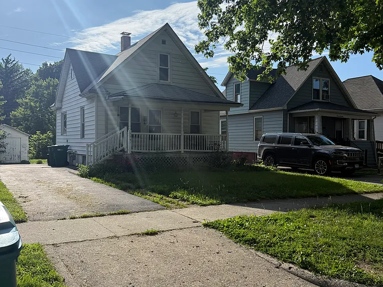 2061 N College St — Photo 13