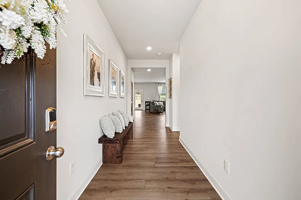 5 bed, 3033 sqft, $3,400 — Photo 3