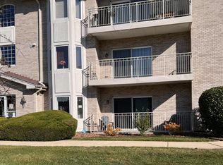 717 N 5th Ave APT 101, Addison, IL 60101