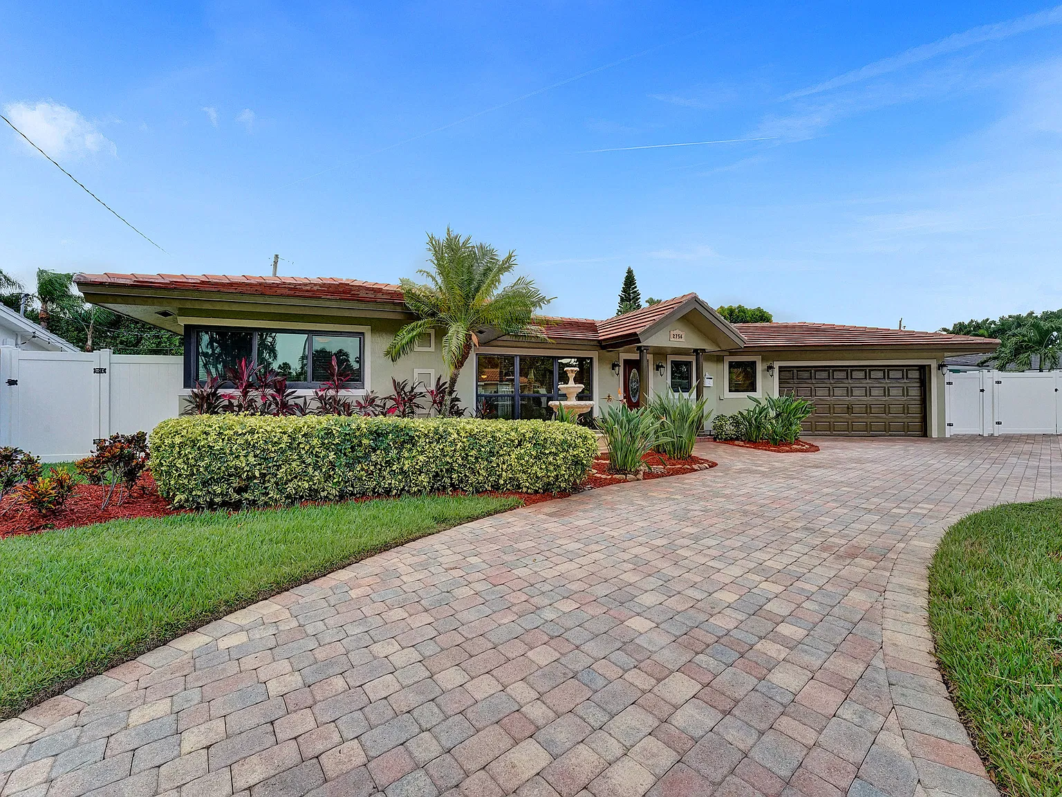 3 bed, 2.5 bath, 2106 sqft, $6,450 — Photo 1