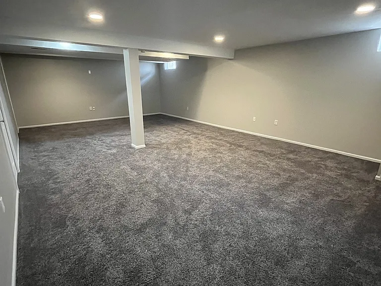 925 W 89th Pl — Photo 11