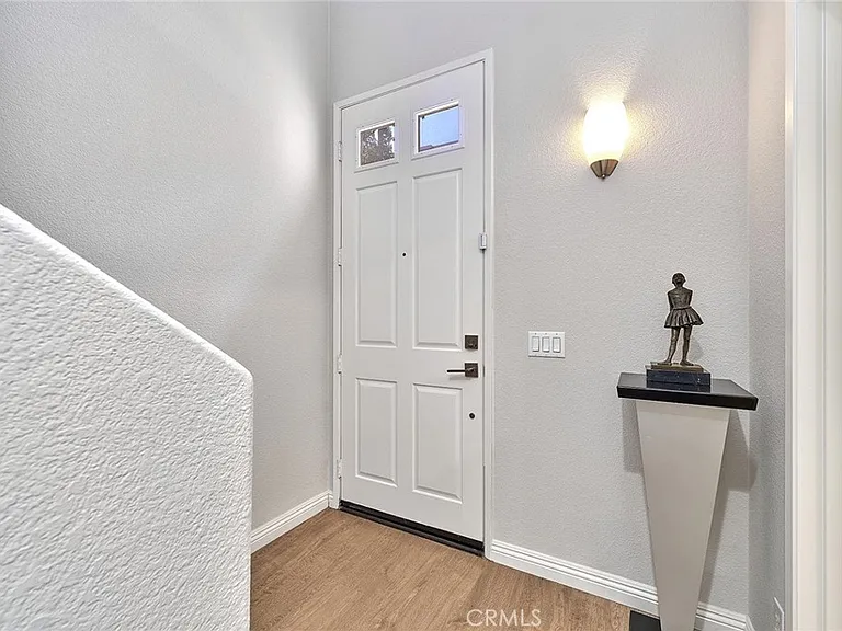 1139 Elfstrom Dr — Photo 32