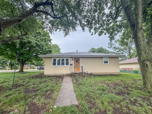 811 N East St, Le Roy, IL 61752