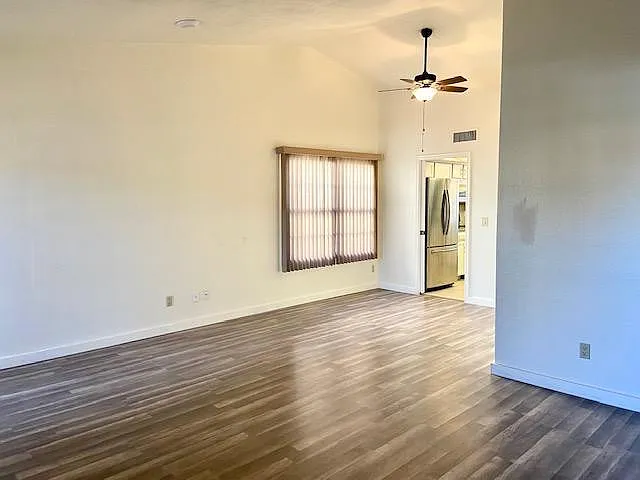 405 E Marigold Ln — Photo 8