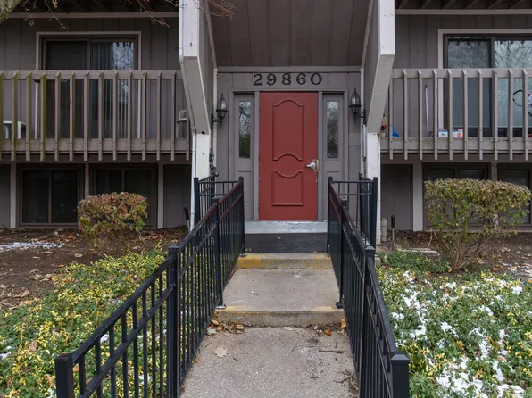 29860 W 12 Mile Rd APT 609, Farmington Hills, MI 48334