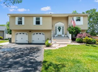 12 Lampost Ct, Howell, NJ 07731
