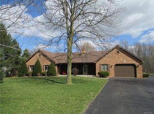 6125 Salt Rd, Clarence, NY 14031