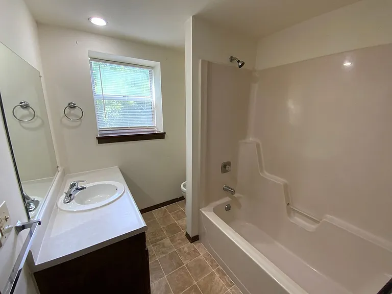 4405-4411 W Ludwick Blvd — Photo 7