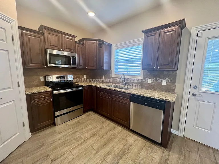 9905 Landry Dr — Photo 5