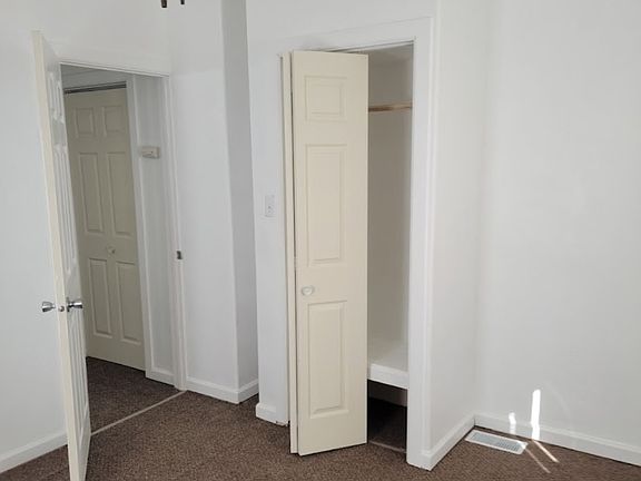 4th image of 303 Valley View Ct