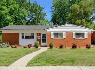 35748 Rolf St, Westland, MI 48186