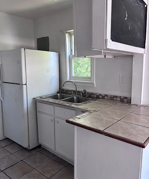 1607 Madison Ave — Photo 2