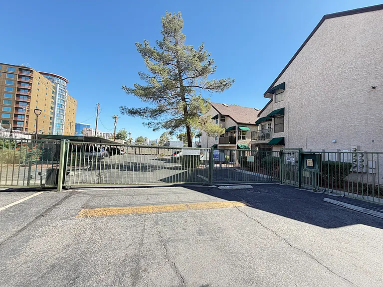 510 Elm Dr #102 — Photo 15
