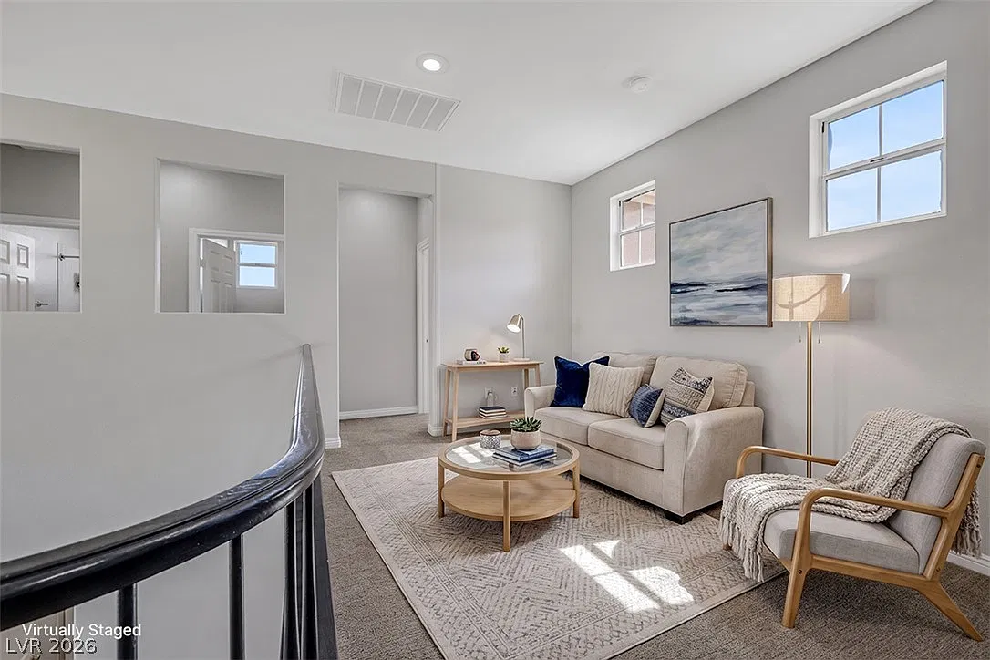 5 bed, 3.0 bath, 2555 sqft, $3,750 — Photo 4
