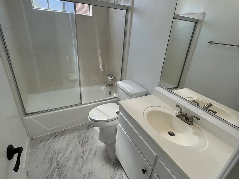 1550 N Harvard Blvd #2 — Photo 8