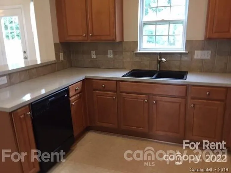 17418 Westmill Ln — Photo 8