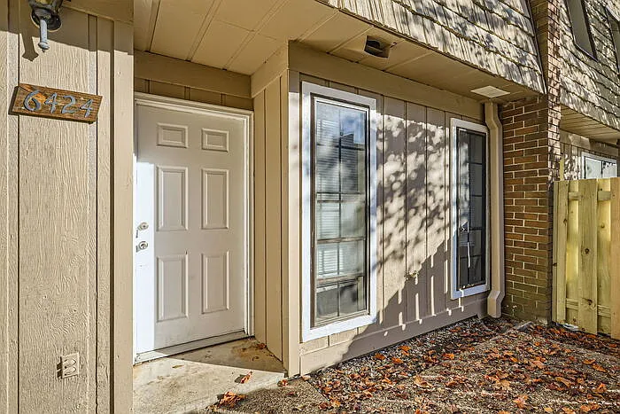 6424 Woodstone Way — Photo 4