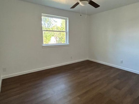 2nd image of 2913 Woodview Dr