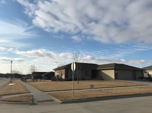 1403 Markay Dr, Juniata, NE 68955