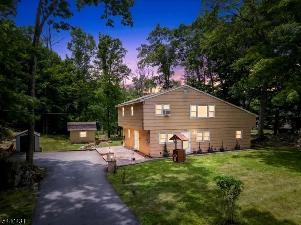 115 Leland Trl, Hopatcong Boro, NJ 07843