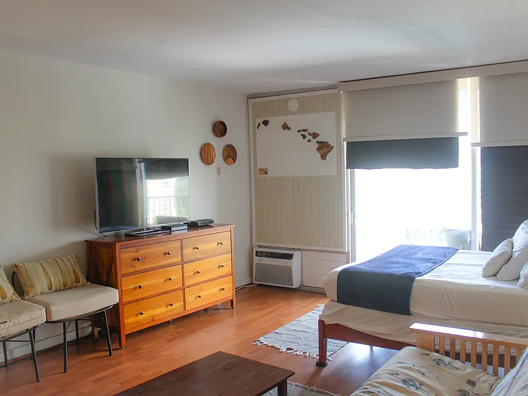 Seaside Ave — Photo 4