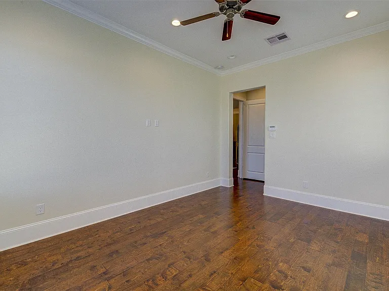 2769 Freund St — Photo 28