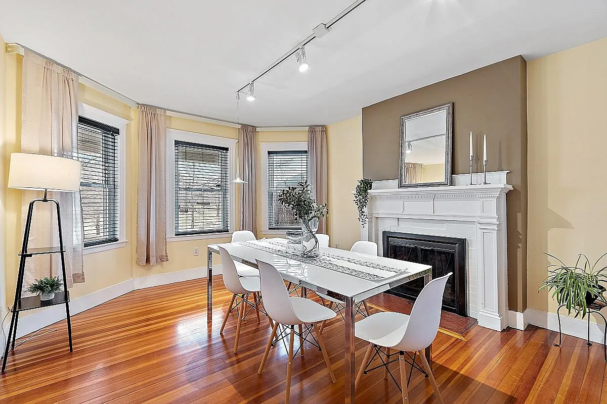 3 bed, 1.5 bath, 1270 sqft, $3,750 — Photo 4
