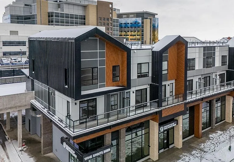 3870 Market St SE — Photo 3