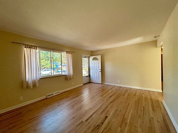 3rd image of 740 38th St