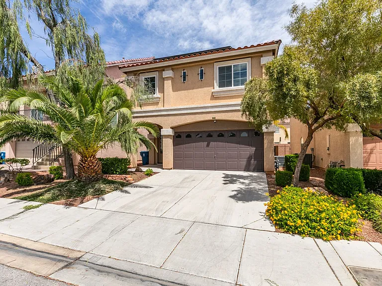 4586 W Camero Ave — Photo 2