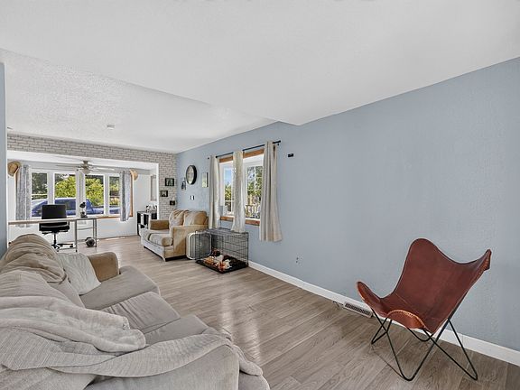 8th image of 148 E Sheridan Ave