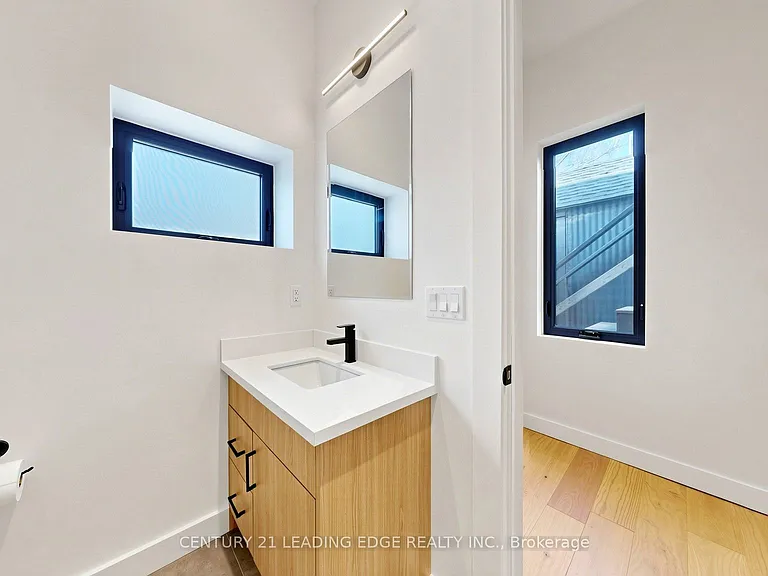 679 Woodbine Ave E #2 — Photo 24