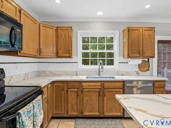9536 Hungary Woods Dr, Glen Allen, VA 23060