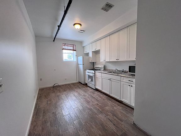 2nd image of 105 Water St APT 3B