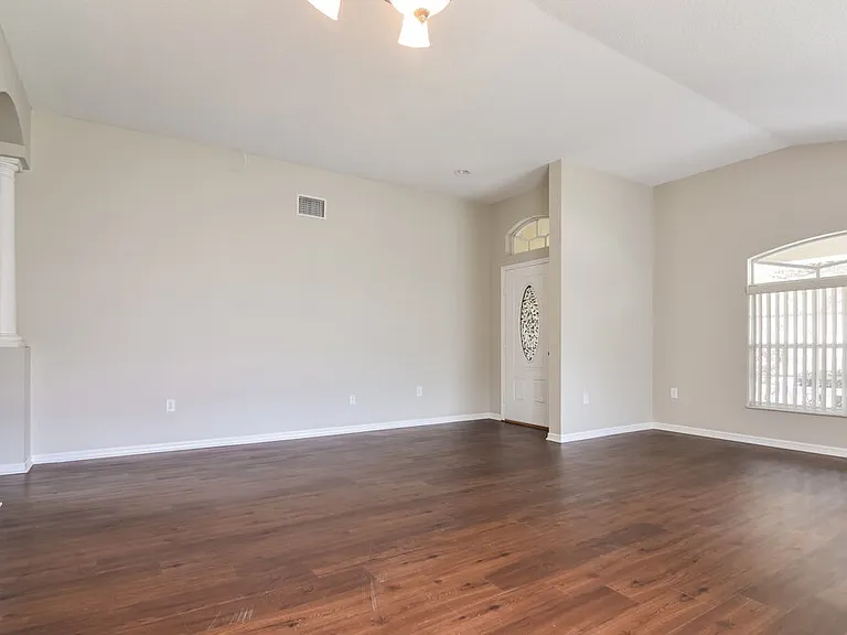812 Lesa Glen Pl — Photo 3