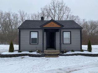 21345 S Cass St, Farmington, MI