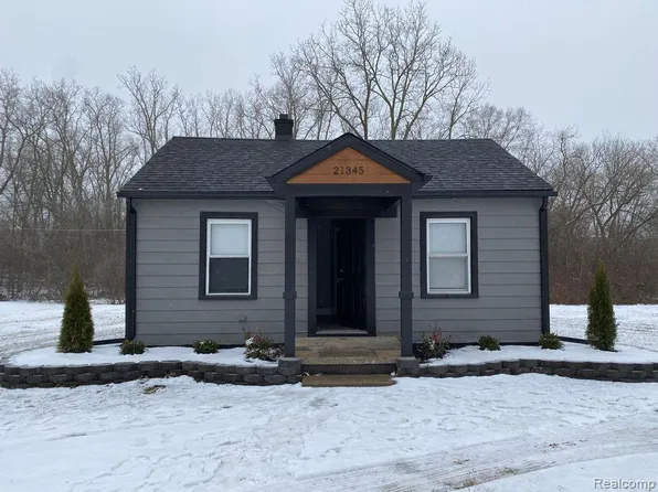 21345 S Cass St, Farmington, MI 48335