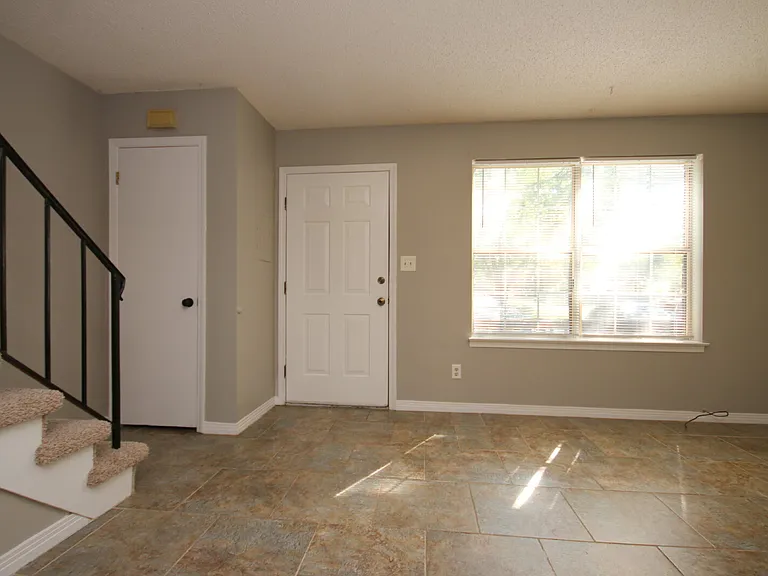 416 Waycross Ave — Photo 3