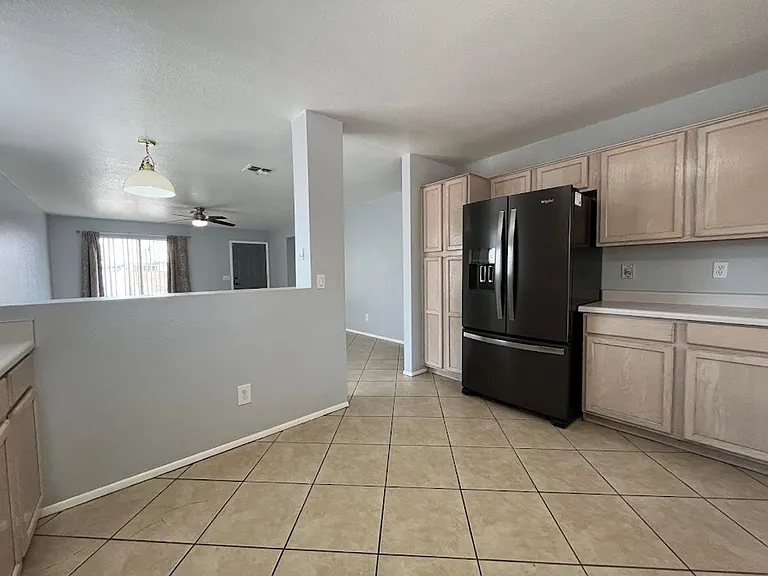 4518 N 84th Ave — Photo 7