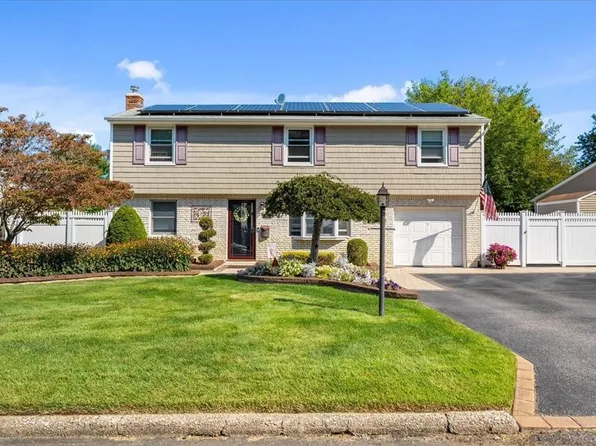 27 Richmond Street, Islip, NY 11751