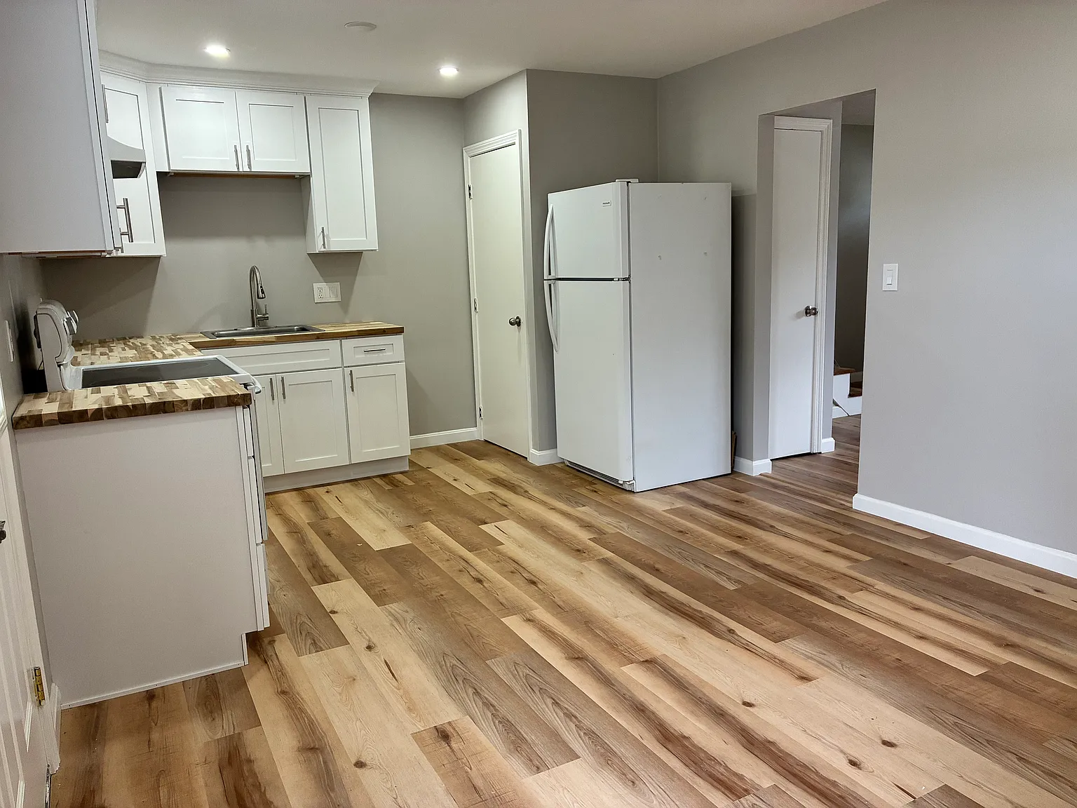 3 bed, 1100 sqft, $2,450 — Photo 3