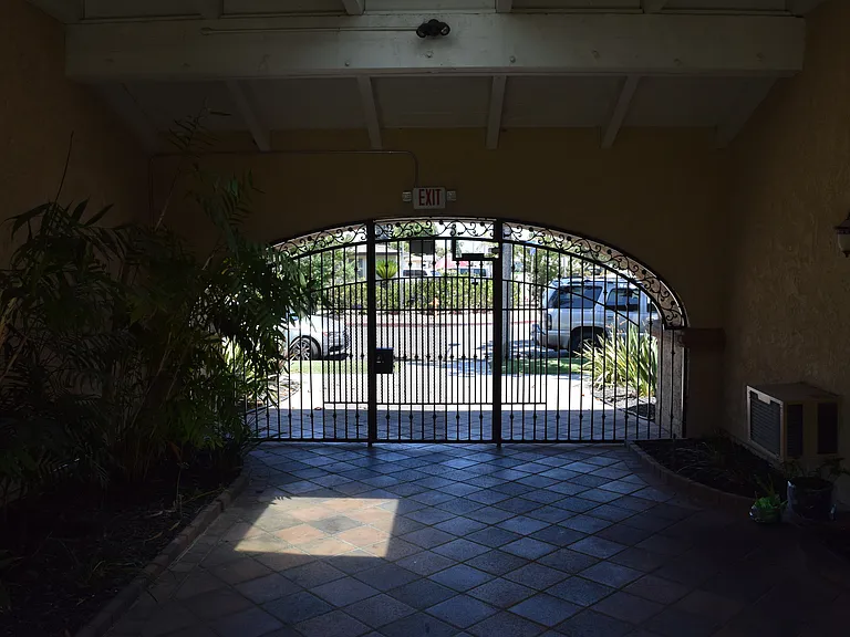 Atrium Gardens — Photo 14