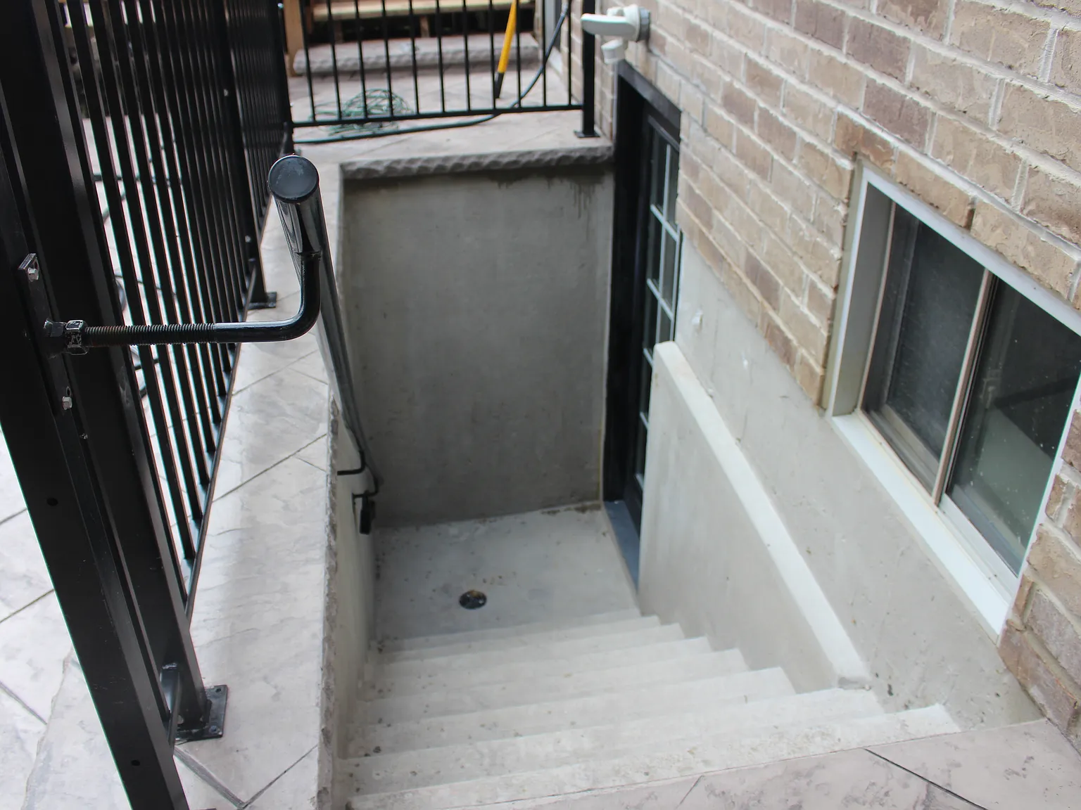 2 bed, 900 sqft, $2,100 — Photo 3