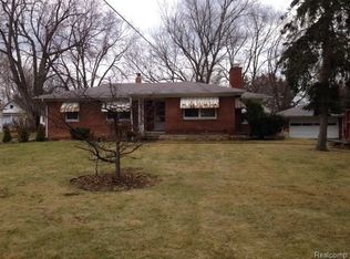 1407 Marylestone St, Waterford, MI 48327